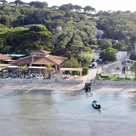 キャンプ場 Playa Pachamama イエール